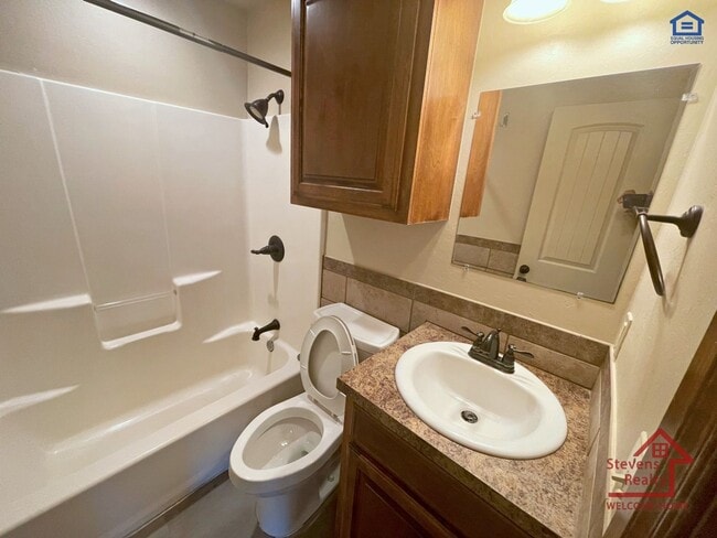 Building Photo - 1604 NW Lindy Ave