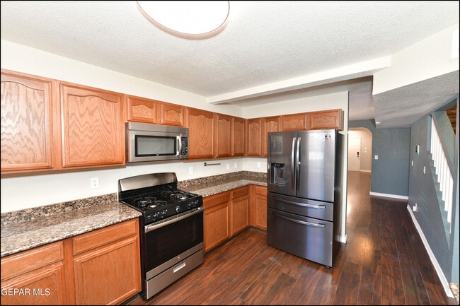 Building Photo - 7065 Falling Leaf Cir