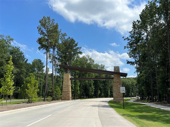 Building Photo - 21817 Enchanted Rock Dr N