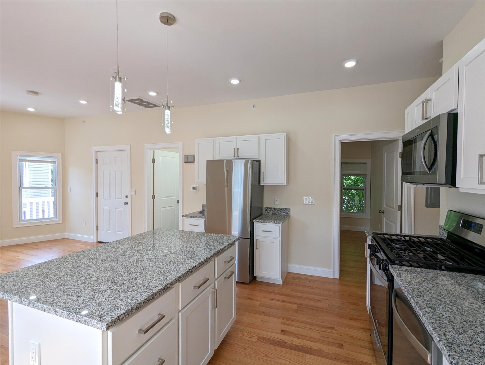 Building Photo - 2 Sacramento Pl