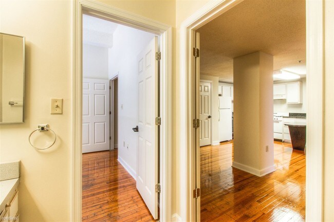 Building Photo - 108 E Grace St