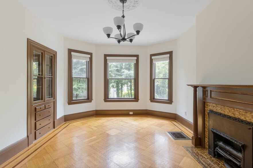 Building Photo - 88 Putnam Ave