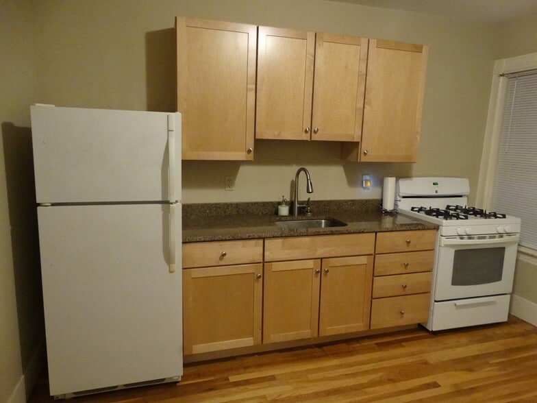 Building Photo - 206 Jewett St