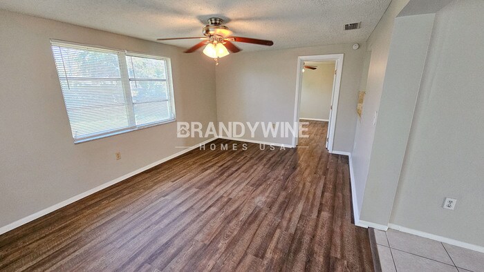 Building Photo - 6135 Seabreeze Dr