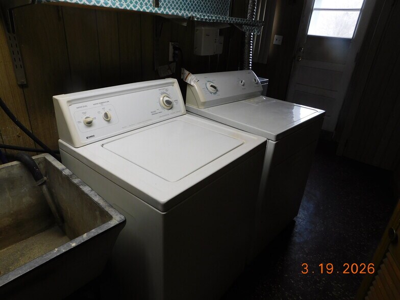 Building Photo - 2165 Benson St