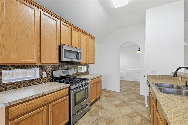 Building Photo - 5904 Meadowglen Dr
