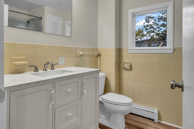 Building Photo - 13 Pacific St