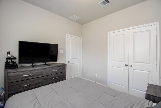 Building Photo - 17007 Shine Bright Ct