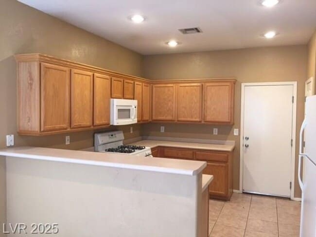 Building Photo - WONDERFUL 3 BEDROOM HOME AT END OF CUL-DE-...