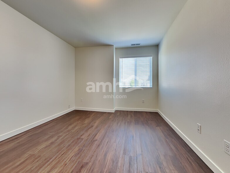 Building Photo - 16615 Greenleaf Ave SE