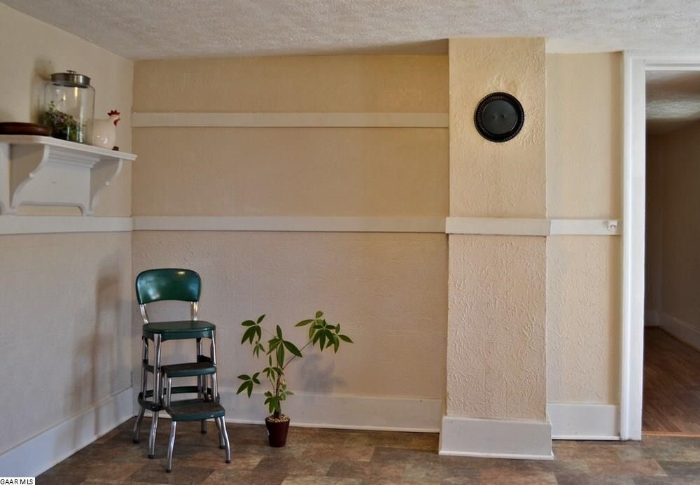 Building Photo - 928 Rockway St