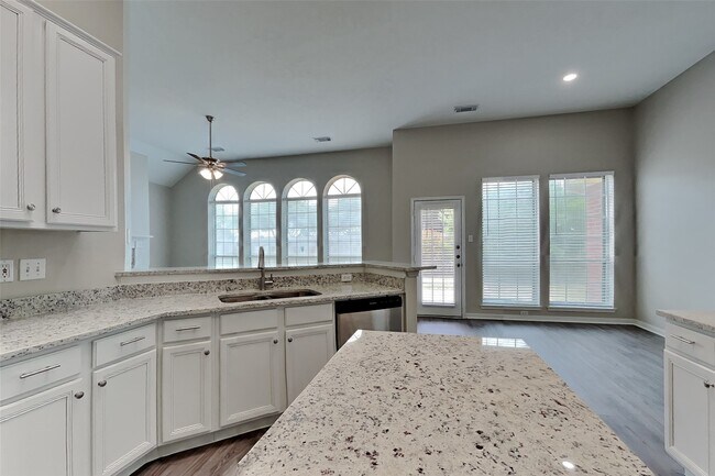 Building Photo - 11414 Oak Lake Glen Cir