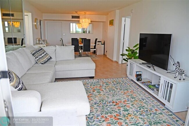 Building Photo - 525 N Ocean Blvd