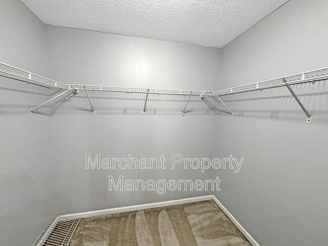 Building Photo - 125 Red Globe Ln