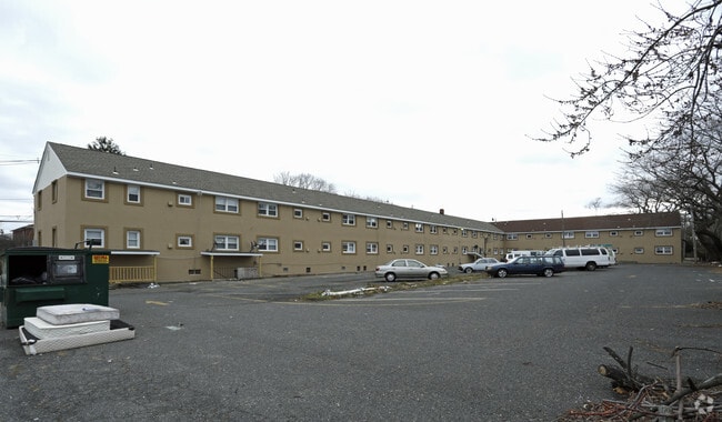 Building Photo - Rose Gardens