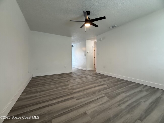 Building Photo - 304 Palm Ave