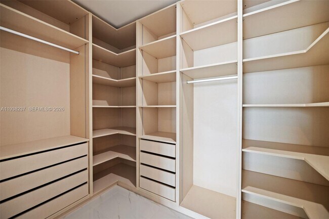 Building Photo - 700 NE 24th St