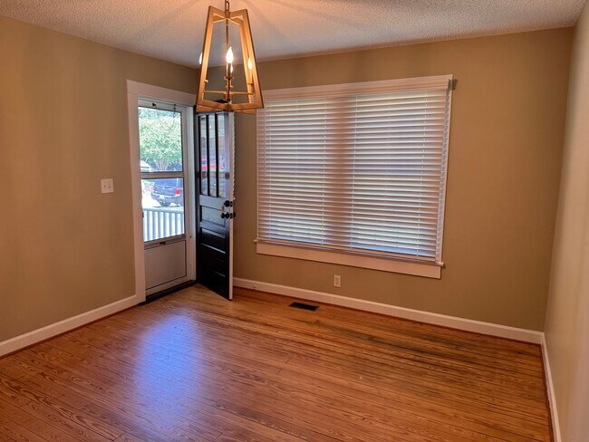 Building Photo - 3 Bed, 1 Bath Newly Renovated Home in Asheboro!
