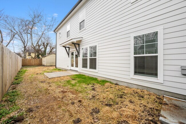 Building Photo - 454 E State St