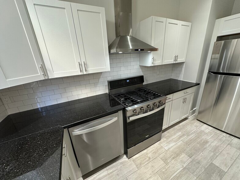 Fully renovated kitchen with granite countertops and all-new stainless steel appliances - 5520 Loyola Ave