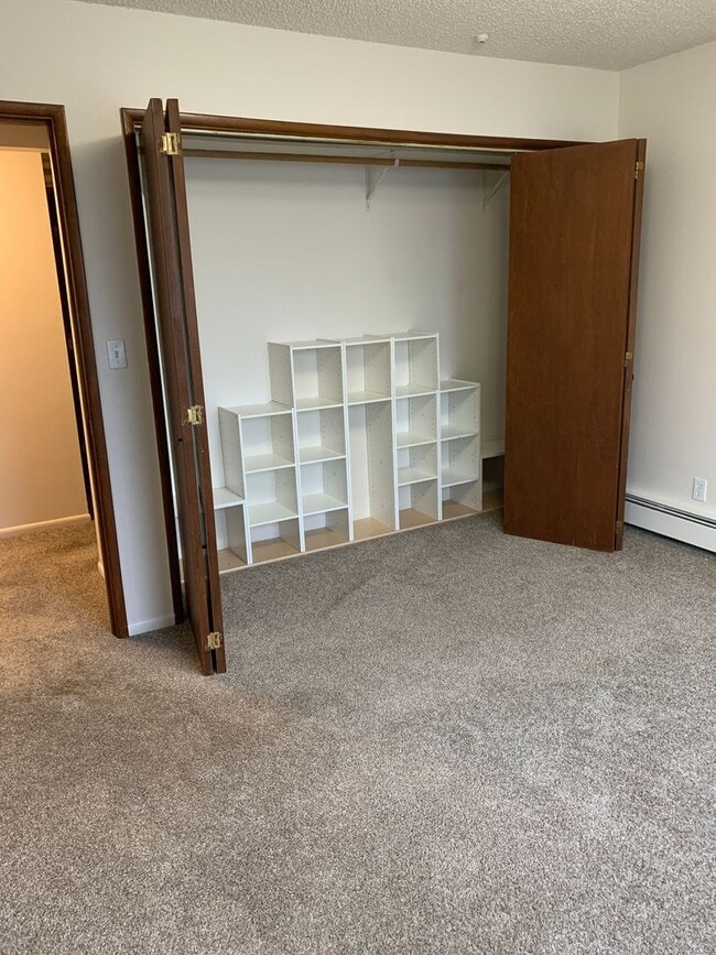 Building Photo - AVAILABLE NOW!! West side - 2 Bdrm, 1 Bath