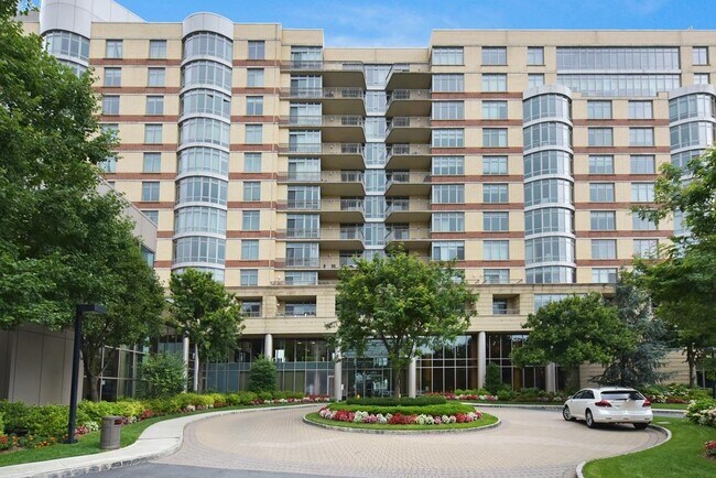 Building Photo - 8100 River Rd