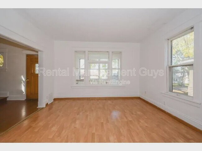 Primary Photo - 650 Central Ave W