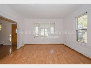 Building Photo - 650 Central Ave W