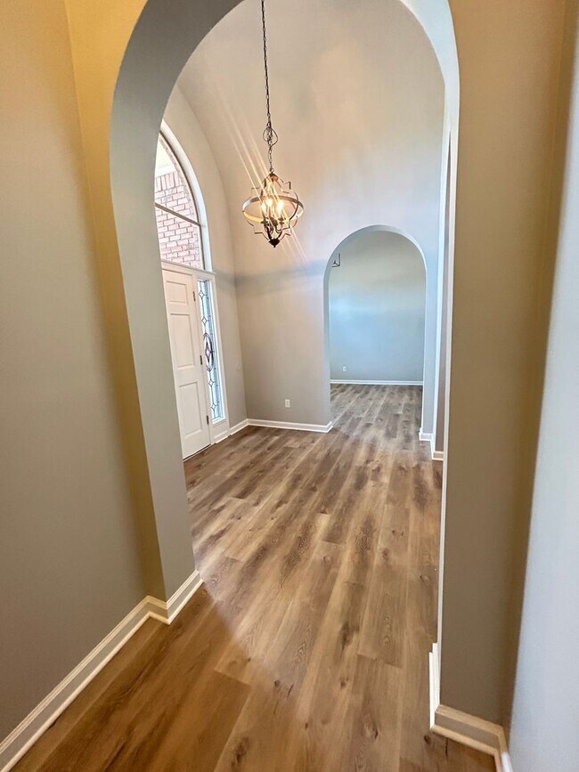 Building Photo - Newly Renovated Cordova Home! Offering ove...