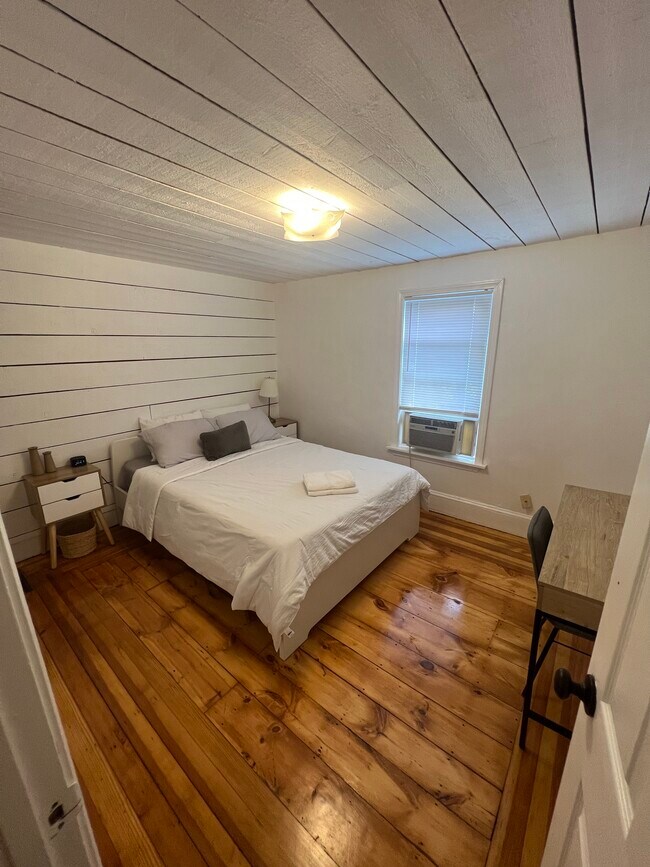 Building Photo - 24 Thurman St