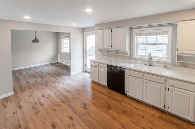 Building Photo - 6604 N Greenwood Blvd