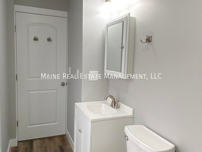 Building Photo - 318 Essex St