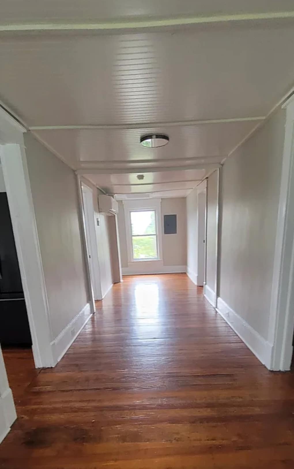 Main Hallway - 212 Summit St