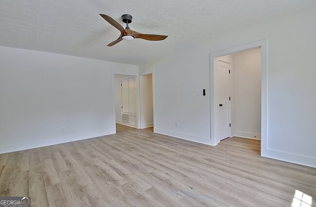 Building Photo - 105 Rose Ct