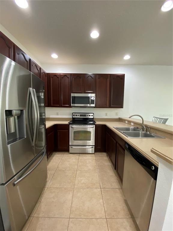 Building Photo - 10285 Park Commons Dr