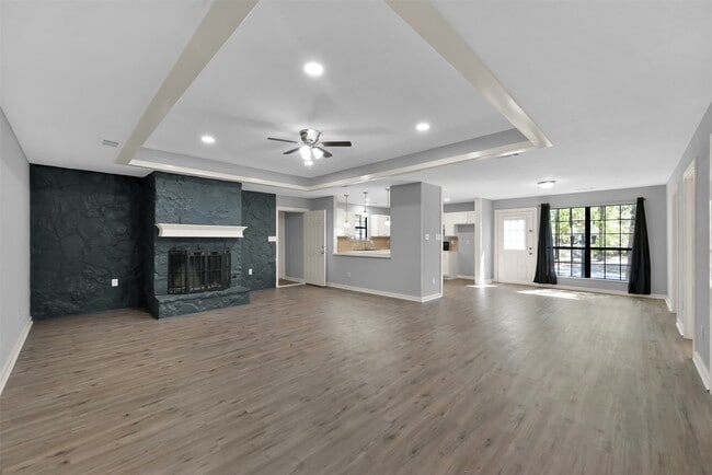 Building Photo - 15876 Pecan Dr