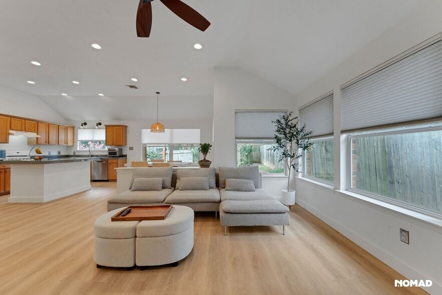 Building Photo - 5613 Lomita Verde Cir
