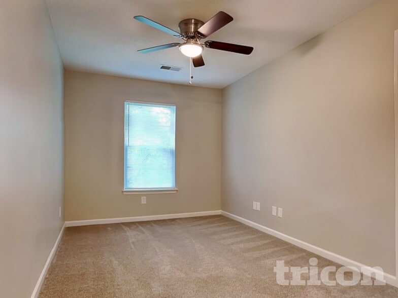 Building Photo - 121 Eagle Pointe Dr