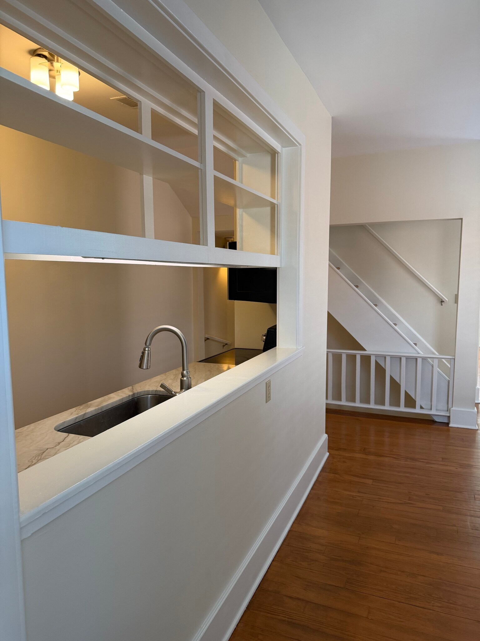 Building Photo - 404 W 1st Ave