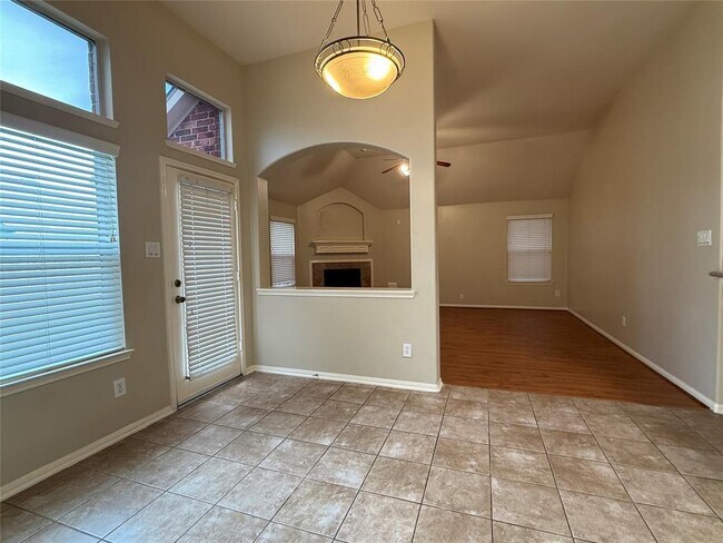 Building Photo - 11530 Columbia Pines Ln