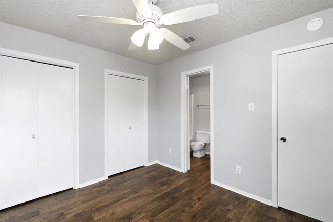 Building Photo - 2511 Howellwood Wy