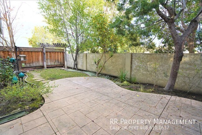 Building Photo - 2750 Merlone Ct