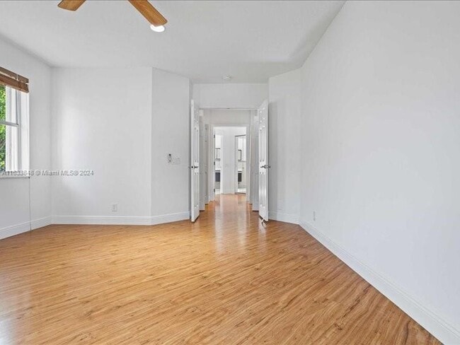 Building Photo - 926 Marina Dr