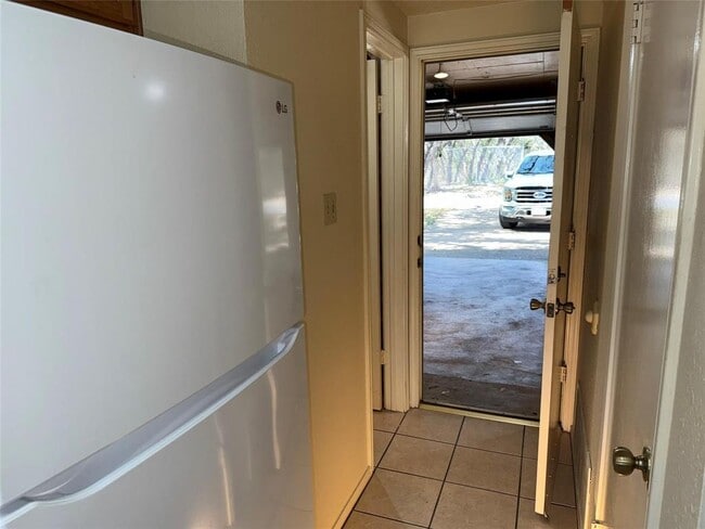 Building Photo - 6109 Parkwood Dr