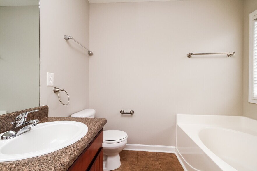 Building Photo - 731 Clear Cir