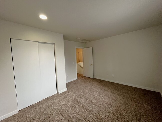 Building Photo - Spacious Four Bedroom Home with Bonus Room - Toledo St