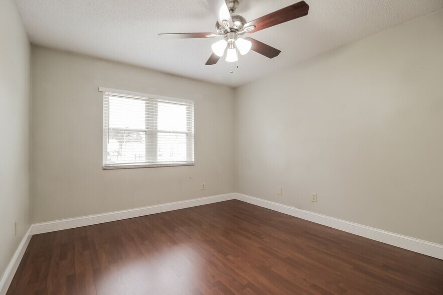Building Photo - 13900 Lena St