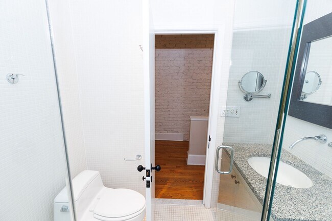 Building Photo - Large Sunny Dupont Two-Bed Condo Rental with Parking!