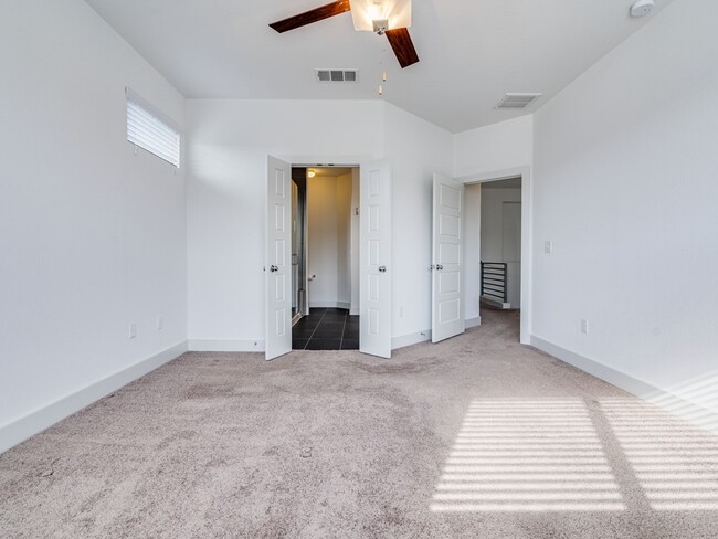 Building Photo - 2215 Capulet St