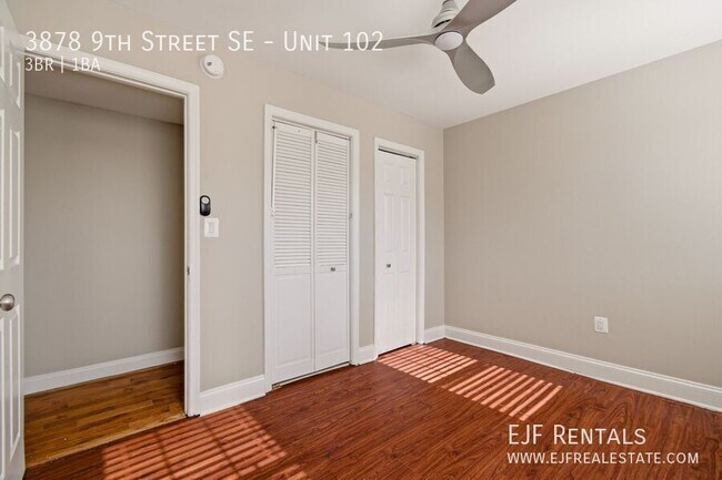 Building Photo - 3878 9th St SE